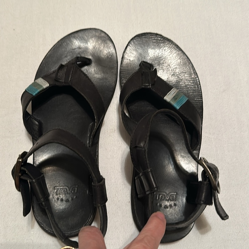 Black Teva sandals 🖤 - Picture 4 of 6